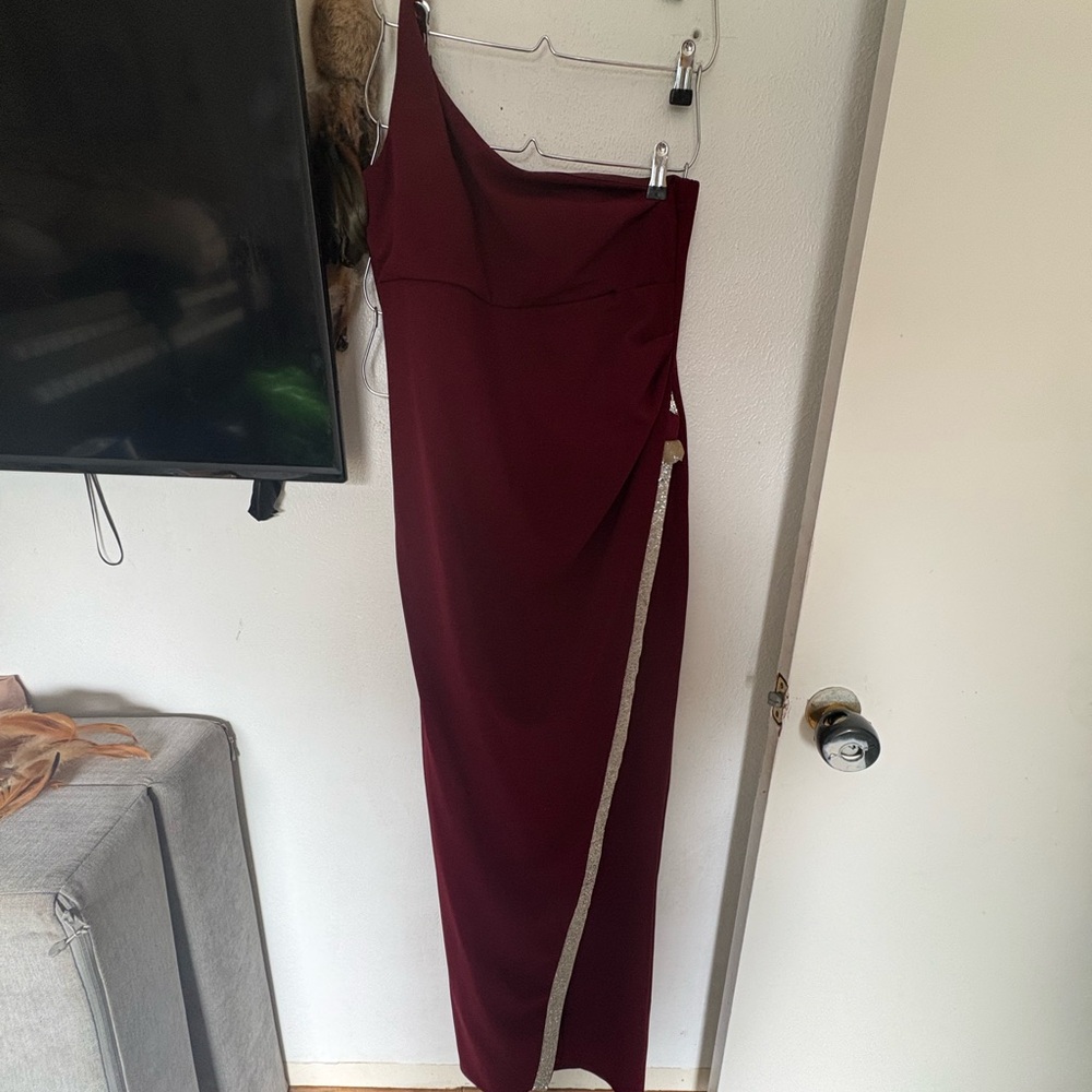 Elegant Burgundy One-Shoulder Skirt